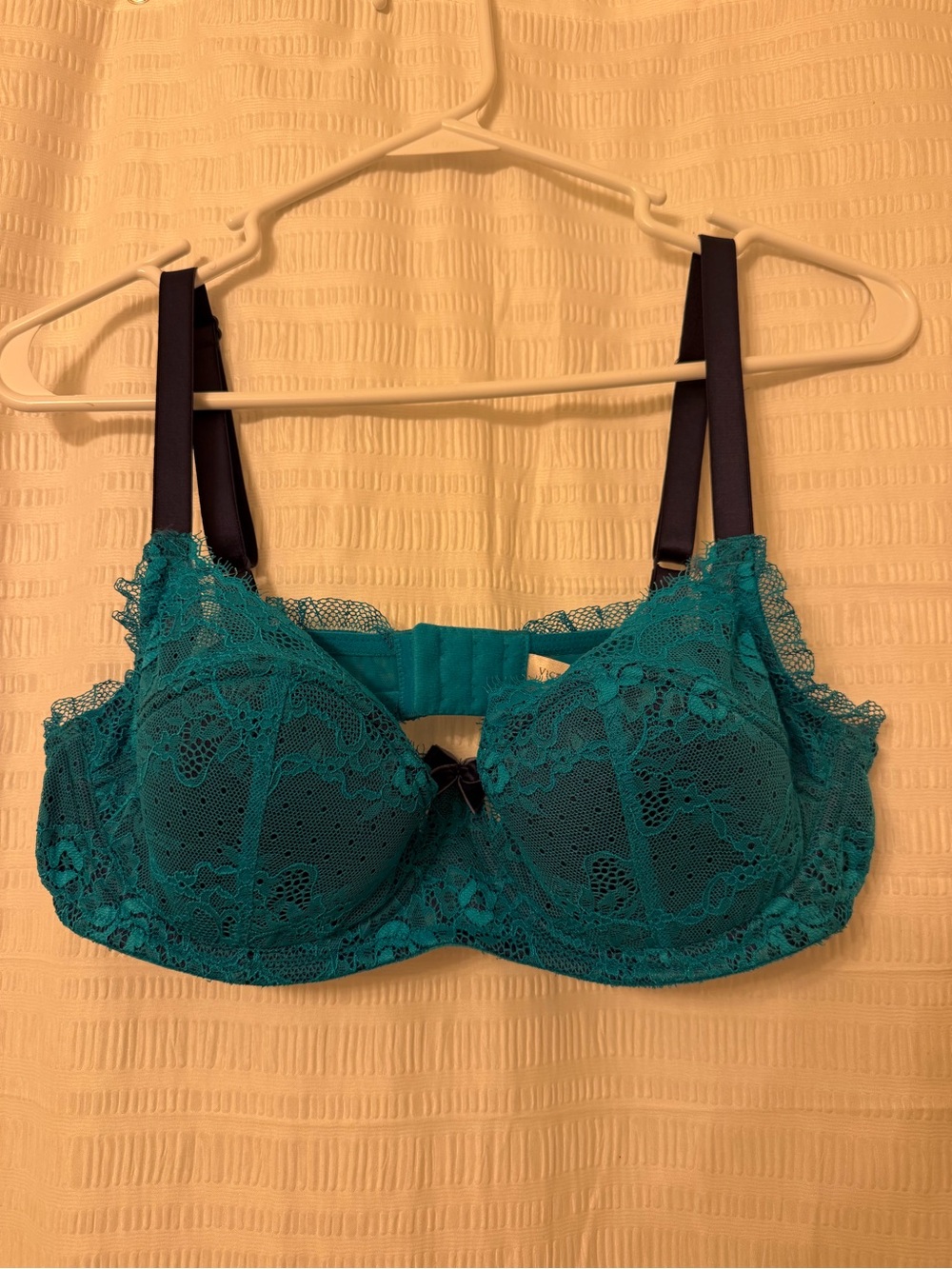 Victoria's Secret Teal Lace Underwire Bra with Navy Straps